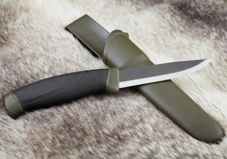 Skinning hunting knife
